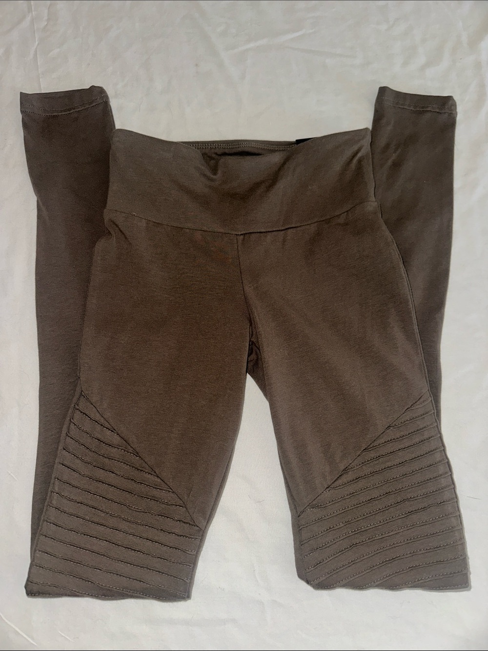 Cotton On *NWT* Women's Dakota Knee Detail Legging in New Khaki Brown